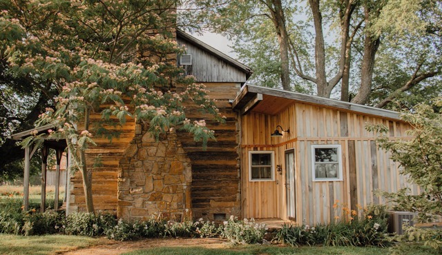 Rustic 1800s' Log Cabin with Modern Amenities on an Old Farm close to Owensboro