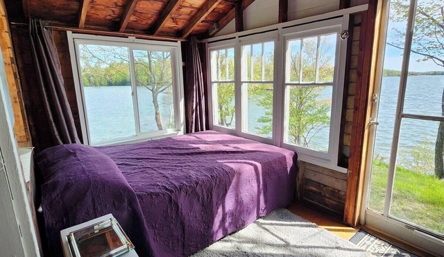 Rustic 2 bdrm cottage on Dog Lake, Rideau Canal. Complete Privacy. Quiet Lake.