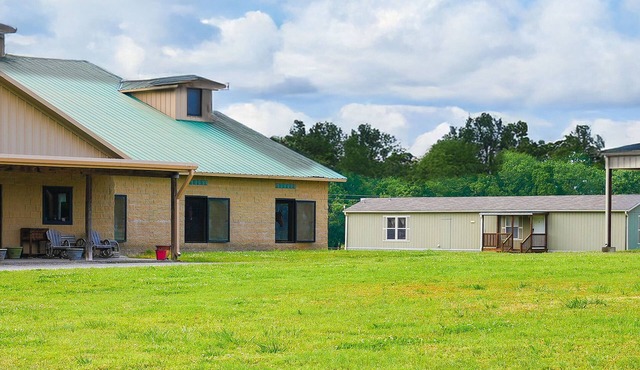 Rustic 2-bed/2-bath, Horse Ranch, HVAC, WiFi, Full kitchen, 5 min > town