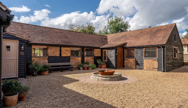Rustic 2 Bed Stable in the Heart of the Kent Downs