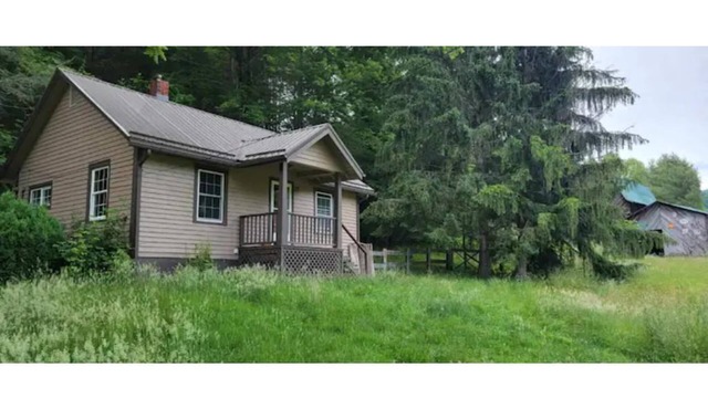Rustic 2 Bedroom Cabin in the mountains.