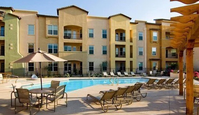 Rustic 2 Bedroom Condo minutes away from the Arizona Lifestyle.