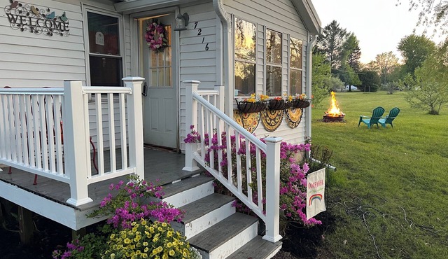 Rustic 2 BR, 1 Bath Cottage With Private Association Beach Access To Lake Huron