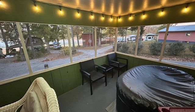 Rustic 2BR Fisherman’s Retreat on Douglas Lake!