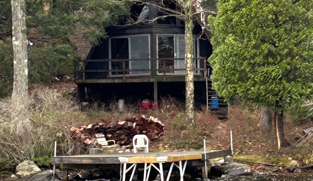 Rustic 3-bedroom cabin on Canada Lake with pontoon boat