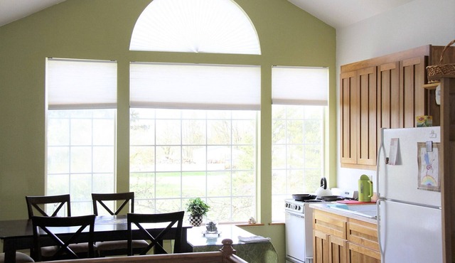 Rustic 3 Bedroom Loft with Views of Surrounding Countryside for Up to 10 People