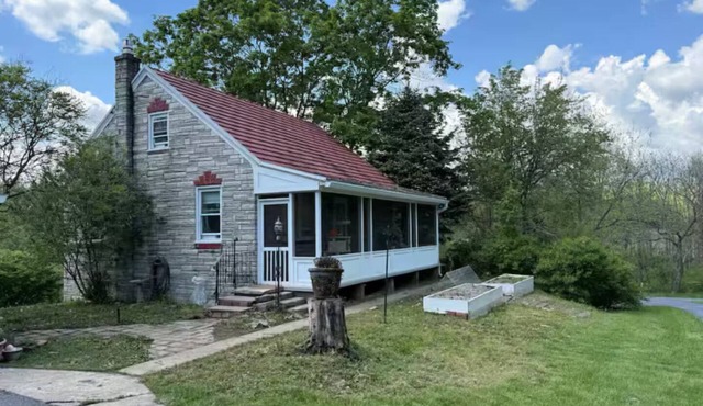 Rustic 3 BR cottage next to Blue Marsh!