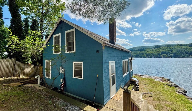 Rustic 4-bedroom cabin with WiFi, AC in charming Alton Bay on Lake Winni.