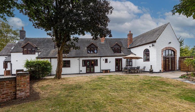 Rustic 5 Bed Farm House in Derbyshire, sleeps 9