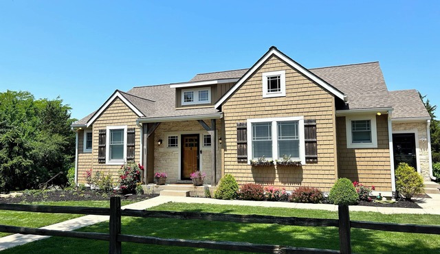 Rustic 6-Bed Barn Retreat – Sleeps 16 Fire Pit