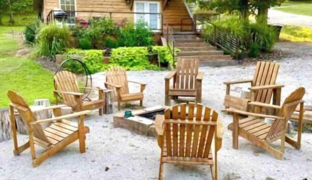 Rustic A-frame Cedar Cabin with loft, Lg Grill Outdoor Dining & Fire pit!