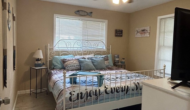Rustic Anchor Retreat, a fishermans paradise. Located near Lake Somerville.