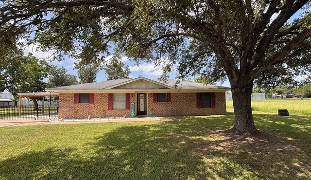 Rustic Anchor Retreat- Charming Large Two bedroom house in the country.