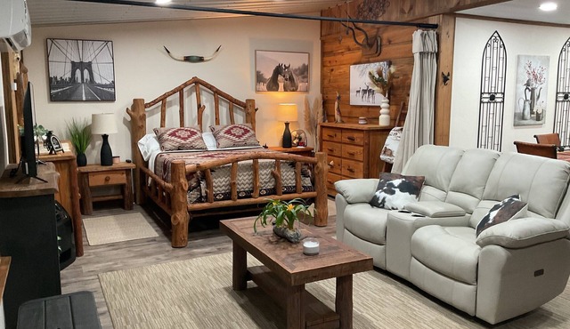 Rustic and cozy 2 bedroom apartment in charming Lucedale Ms, with WiFi,AC