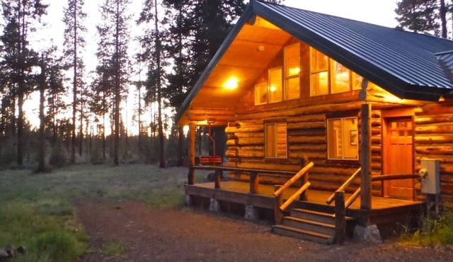 Rustic and cozy log home, Room for the entire family.