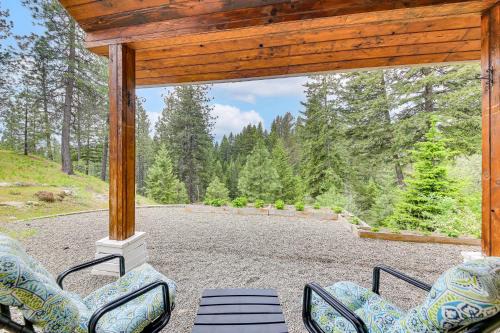 Rustic and Modern Home with Forest Views in Newport!