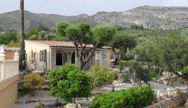 Rustic and popular for up to 6 people