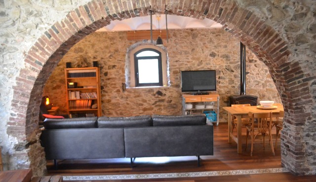 Rustic and slow stone house with Wifi and Garden.