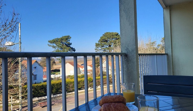 Rustic apartment near beach and water sports base, parking included