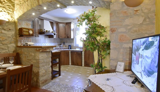 Rustic apartment in Umag, WiFi, air-conditioned, garden, parking, barbecue
