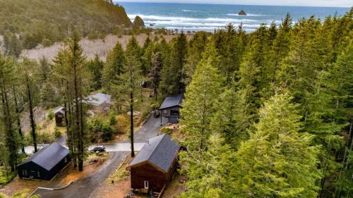 Rustic Arch Cape Getaway w Vibrant Interior Walk to the Beach Cape Wonder