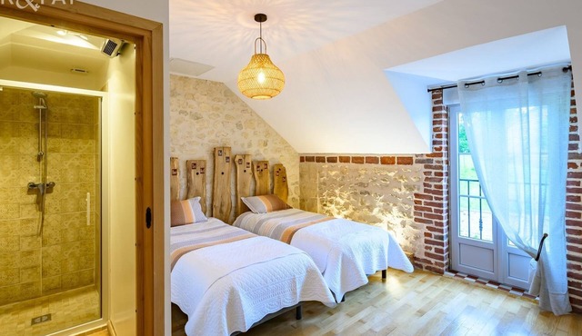 Rustic barn in the countryside. Perfect for recharging your batteries!