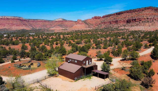 Rustic Barn Loft | Kanab Red Cliffs | Pet Friendly