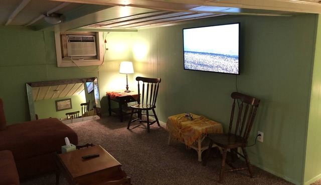 Rustic BEACH FRONT Basement Apt, Pet Friendly Wi-Fi by RedAwning