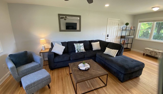 Rustic Belmont Farmhouse - 15 min to uptown Charlotte