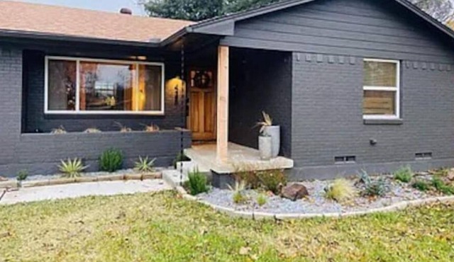 Rustic Boho Home in Richardson with Hot Tub!