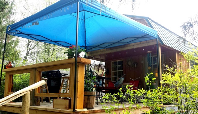 Rustic Bunkhouse on the Kootenai River