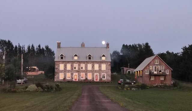 Rustic loft in St-Roch-des-Aulnaies Enr. 296282