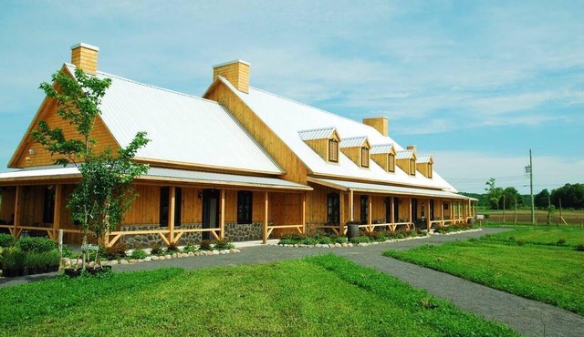 Rustic & Modern Chalet. 32 Acre of Land. Avec SPA