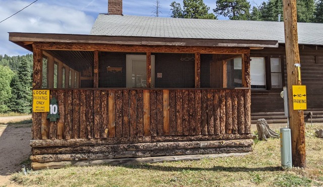 Rustic Cabin #10 next to Lake Isabel - cozy family cabin with fireplace!