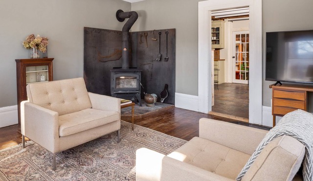 Rustic Cabin 5 Bedroom with Indoor Fireplace