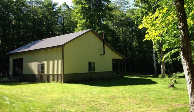 Rustic Cabin, 6 miles from Mackinac Bridge, sleeps 6 on 10 secluded acres