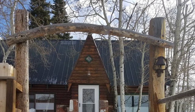 Rustic cabin adjacent to Forest Service trails and near Steamboat Lake.
