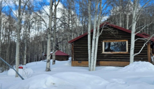 Rustic Cabin at gateway to Upper Green River and Wind River Mountains in Cora WY