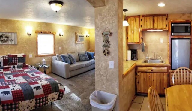 Rustic Cabin at the Lake - Campfire - Near Marina