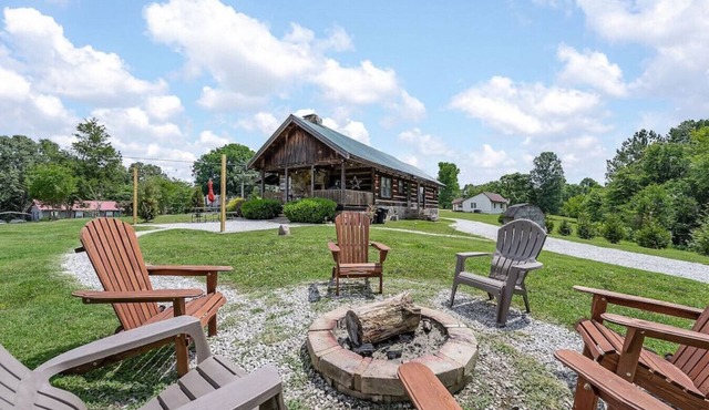 Rustic Cabin, Dock, Hot Tub, Firepit, Kayaks