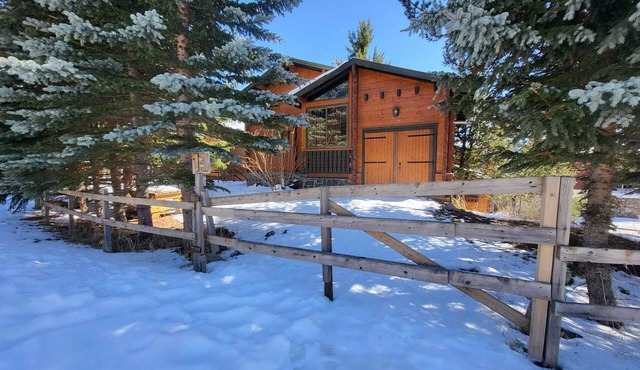 Rustic Cabin for 8 People