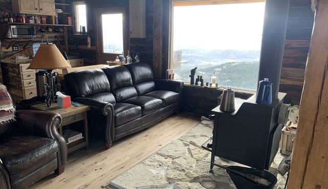 Rustic cabin high in the mountains close to Yellowstone, Tetons and Jackson Hole
