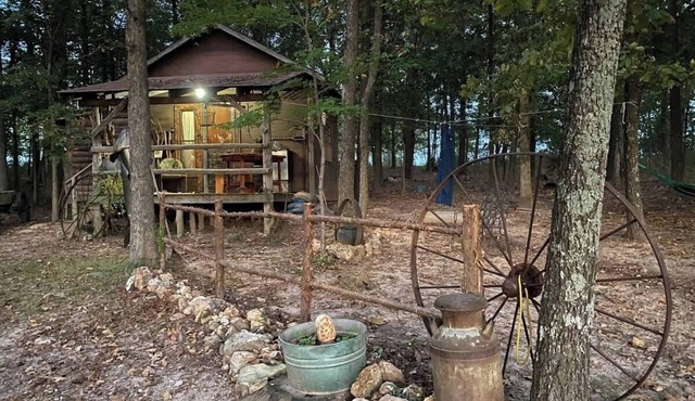 Rustic Cabin, Hot Tub, Copper soaking Tub, Glamp