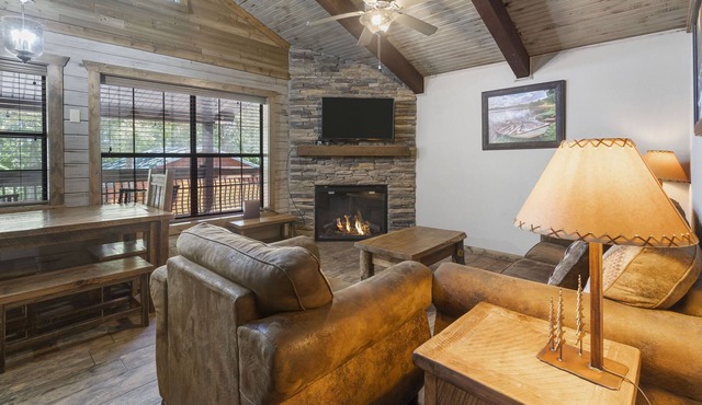 Rustic Cabin in a Lakeside Resort - Indian Point (C19)