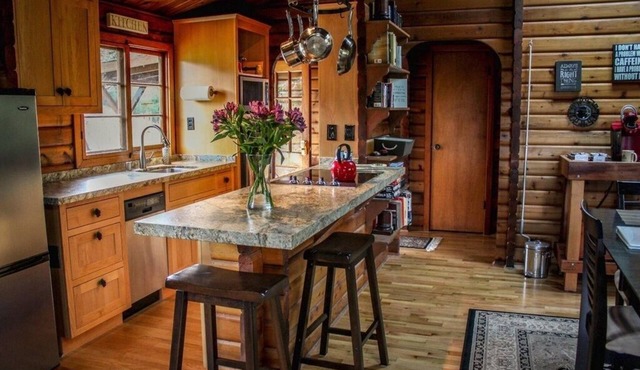 ✨Rustic Cabin in Dry Creek Valley with beautiful views/5 miles to Plaza ✨