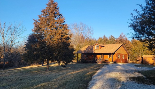 Rustic Cabin in the Ozarks, near beautiful Black river