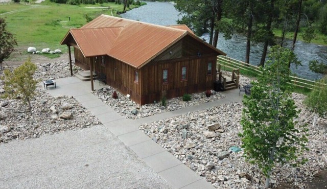 Rustic Cabin is a beautiful cabin, right on Rock Creek!