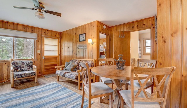 Rustic Cabin | LakeAccess, Kayaks, Bikes, Arcades