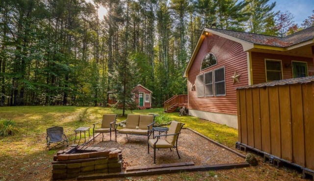 Rustic Cabin near Conway Village