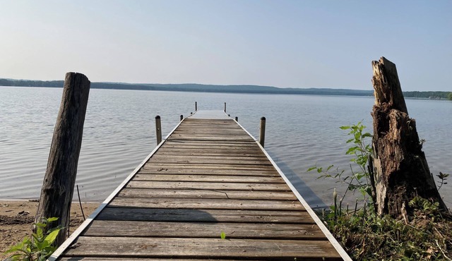 Rustic cabin on Green Lake